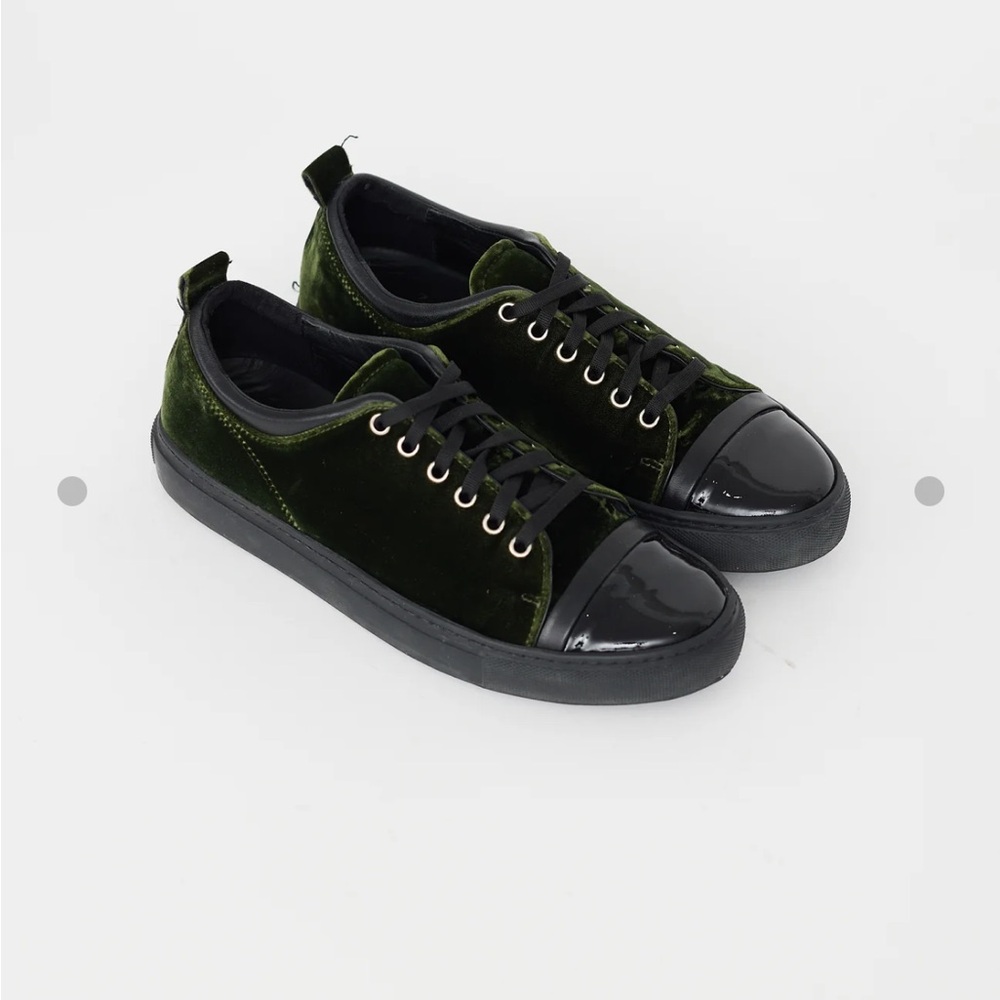 Lanvin green velvet and patent leather sneakers. Size 39 EU.